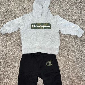 Like new 24m Champion set smoke/pet free